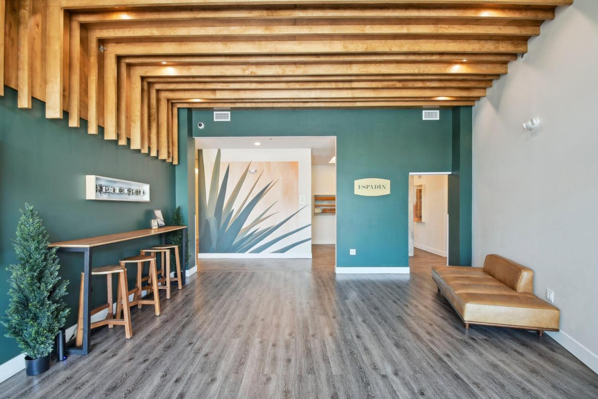 Canvas & Comfort | Espadin Lohi * Denver